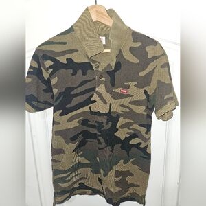 Levi's Brand Olive Green Camo Army Print Polo Shirt. Men's Adult Small